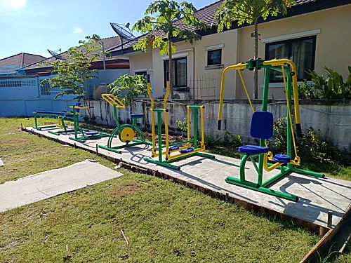 ผลงานติดตั้งเครื่องออกกำลังกายกลางแจ้ง ชุดโปร SET 1 หมู่บ้านพนาวิลล์ วิลเลจ 5 จ.ชลบุรี