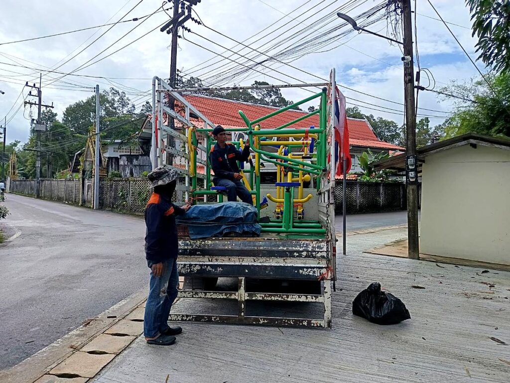 ผลงานติดตั้งเครื่องออกกำลังกายกลางแจ้ง เทศบาลตำบลนาปรือ จังหวัดปราจีนบุรี (รูปที่ 1)