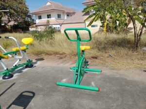 เครื่องบริหารขาและจักรยานปั่นกลางแจ้ง เทศบาลตำบลสุรนารี นครราชสีมา